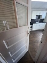 736 N Pearl St, Unit Rear in Menands, NY - Building Photo