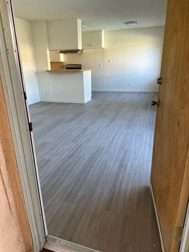 4785 Don Miguel Dr, Unit Apt 7 4785 Don Miguel Dr in Los Angeles, CA - Building Photo - Building Photo