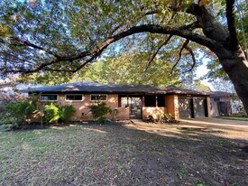 7120 Dalewood Ln in Dallas, TX - Building Photo