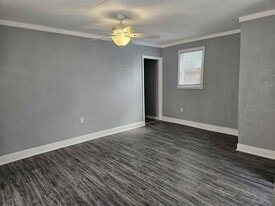 1109 E Okaloosa Ave in Tampa, FL - Building Photo