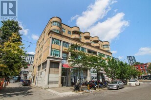 8 Oxford St in Toronto, ON - Building Photo