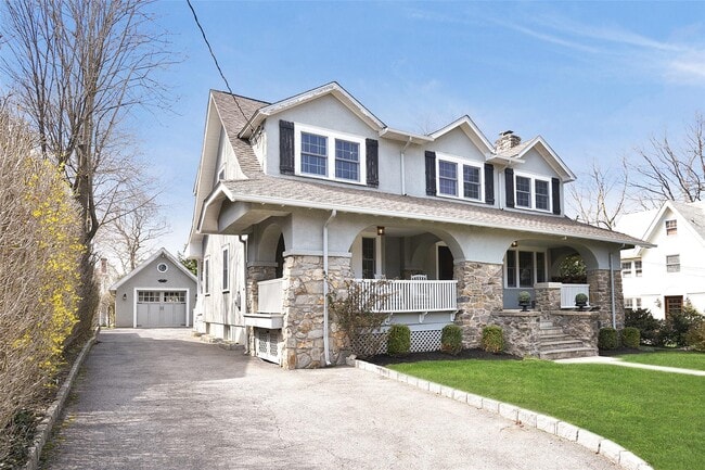 6 Summit Ave in Larchmont, NY - Building Photo - Building Photo
