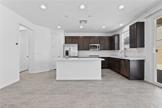 966 Ferodale Ave in North Las Vegas, NV - Building Photo - Building Photo