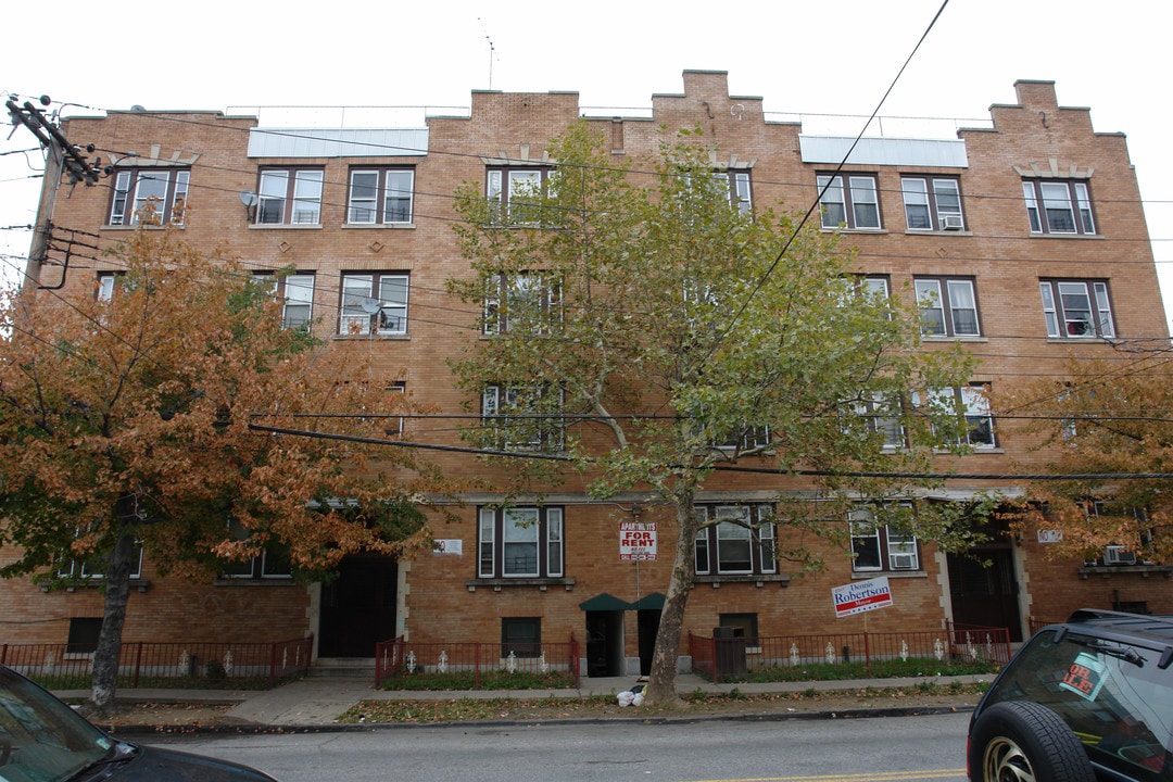 Van Cortlandt Park Apartments in Yonkers, NY - Building Photo