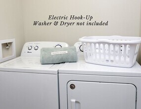 335 N Market St in Madrid, IA - Building Photo - Building Photo