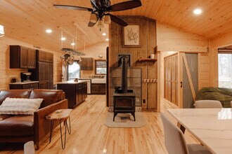 521 Baywood Dr, Unit ID1397963P in Piney Flats, TN - Building Photo - Building Photo