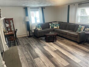 8 Rock Cliff Rd in Marblehead, MA - Building Photo - Building Photo