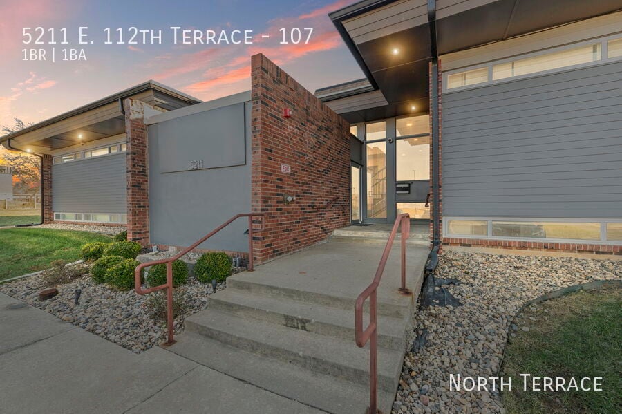 5211 E 112 Terrace in Kansas City, MO - Foto de edificio