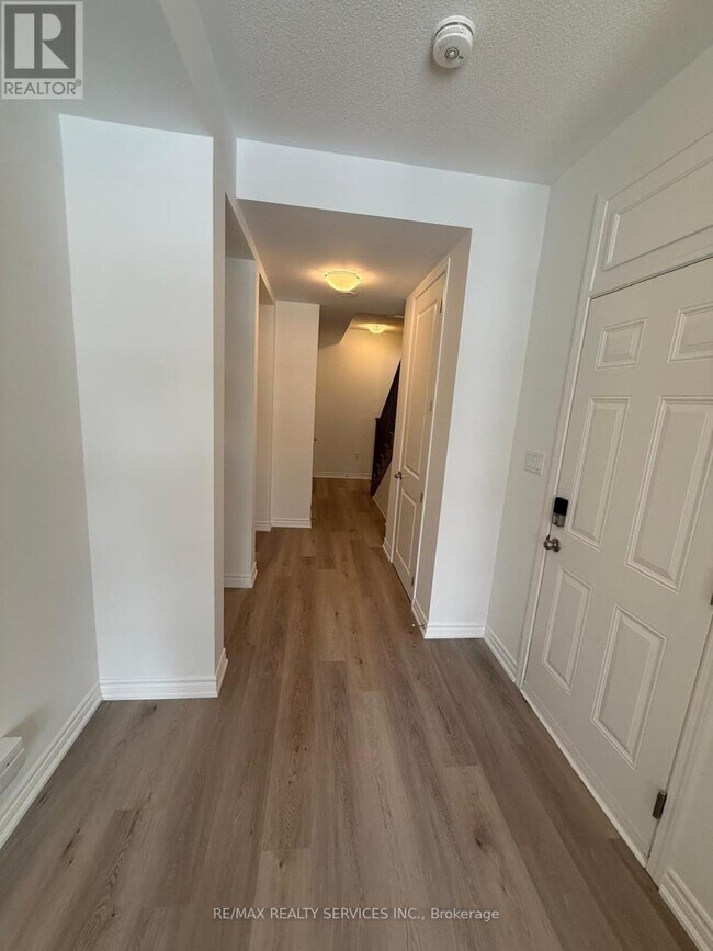 75 Vinewood Cres in Barrie, ON - Building Photo - Building Photo