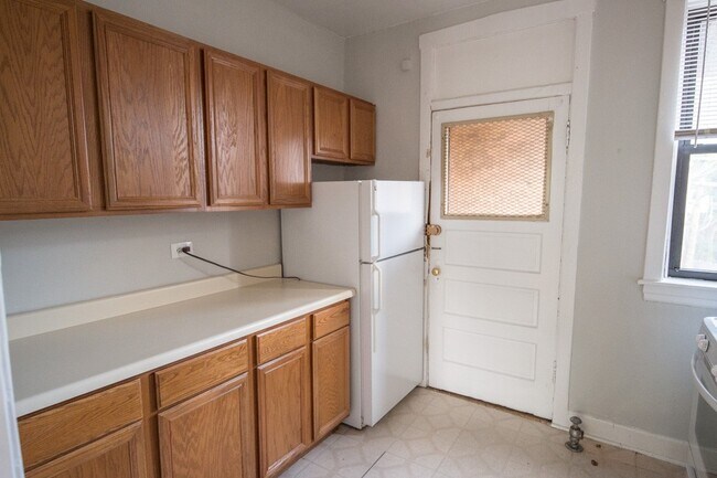 627 W Cornelia Ave in Chicago, IL - Building Photo - Building Photo