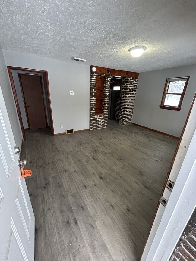 3203 McGuffey Rd in Youngstown, OH - Building Photo - Building Photo