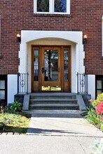 Crest Apartments in Seattle, WA - Building Photo - Building Photo