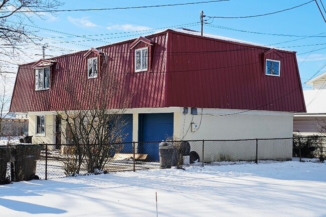 19 Lloyd Dr in Cheektowaga, NY - Foto de edificio - Building Photo