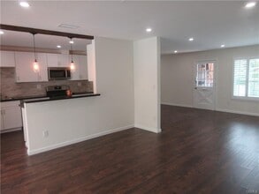 20101 Superior St in Los Angeles, CA - Building Photo - Building Photo