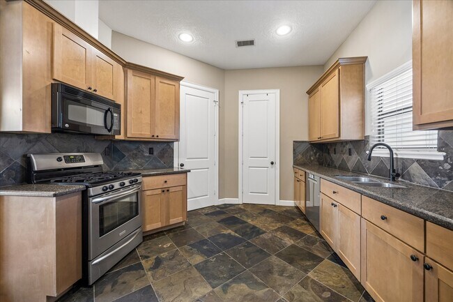 5811 Maxie St in Houston, TX - Building Photo - Building Photo