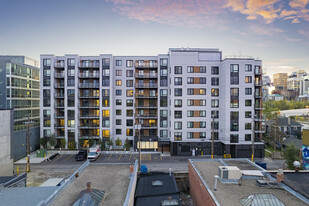 The Hive in Sunnyside in Calgary, AB - Foto de edificio - Building Photo