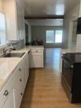 505 Laurel Ave in Oakdale, CA - Building Photo - Building Photo