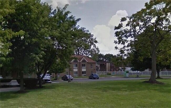 property at 1801 N Broadway St