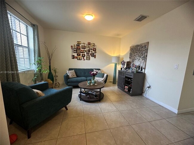 15112 SW 116th St in Miami, FL - Building Photo - Building Photo