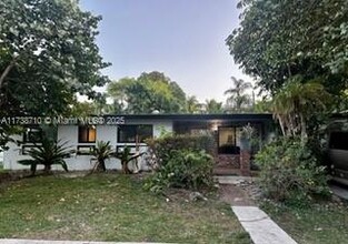 210 NE 122nd St in North Miami, FL - Building Photo - Building Photo