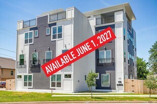 2400 Benbrook Dr in Fort Worth, TX - Building Photo