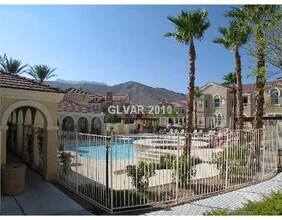 10550 W Alexander Rd in Las Vegas, NV - Building Photo - Building Photo