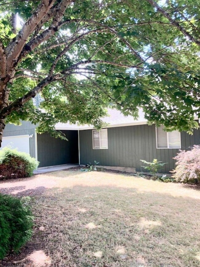 145 SE 218th Ave in Gresham, OR - Building Photo - Building Photo