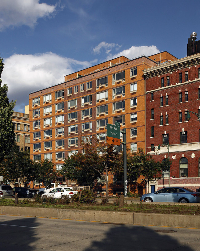 110 Horatio St in New York, NY - Foto de edificio - Building Photo