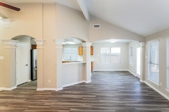 6723 River Rd in Richmond, TX - Foto de edificio - Building Photo