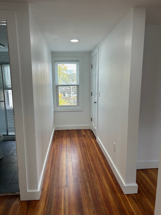288 Carew St, Unit 3 in Chicopee, MA - Building Photo - Building Photo