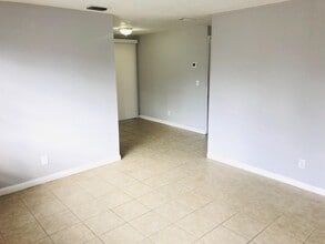 240 Lee Dr in Orange Park, FL - Building Photo - Building Photo