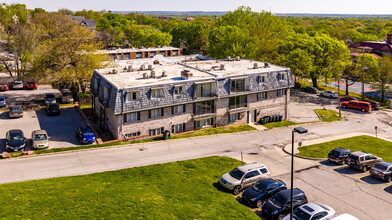 The Coachman Apartments in Lawrence, KS - Building Photo - Building Photo