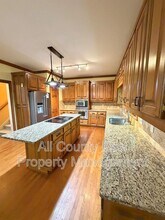 2438 Kings Arms Dr in Atlanta, GA - Building Photo - Building Photo