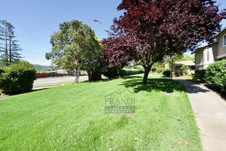 1 Oliva Dr in Novato, CA - Building Photo - Building Photo