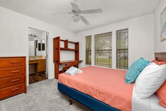 2505 Livingston Ave in Lutz, FL - Building Photo - Building Photo