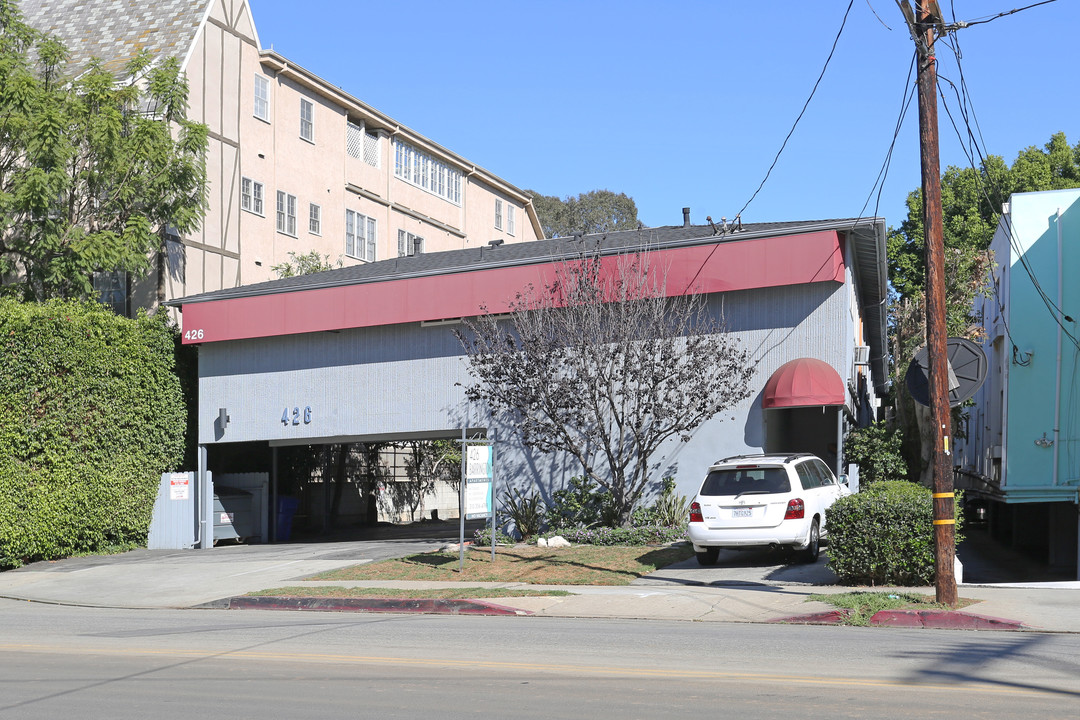 426 S Barrington Ave in Los Angeles, CA - Foto de edificio