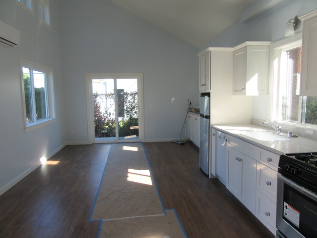 1810 Stearns Dr in Los Angeles, CA - Building Photo - Building Photo