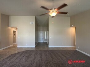 9414 Mountain Peak Ln in Shafter, CA - Building Photo - Building Photo