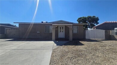 4533 W Desert Inn Rd, Unit Unit 122 in Las Vegas, NV - Building Photo - Building Photo