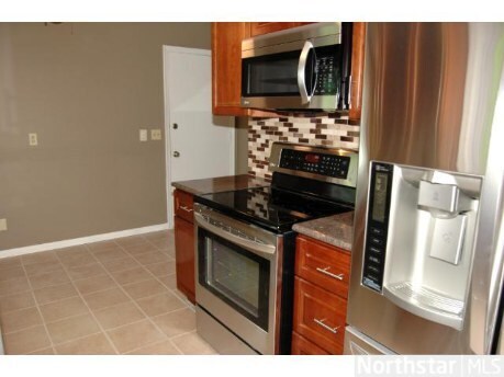 9340 Oakland Ave S in Bloomington, MN - Building Photo