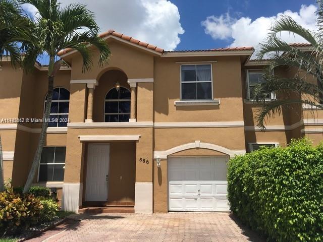 886 NW 135th Terrace in Pembroke Pines, FL - Foto de edificio