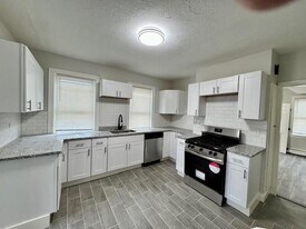 5 Goulding St in Providence, RI - Building Photo