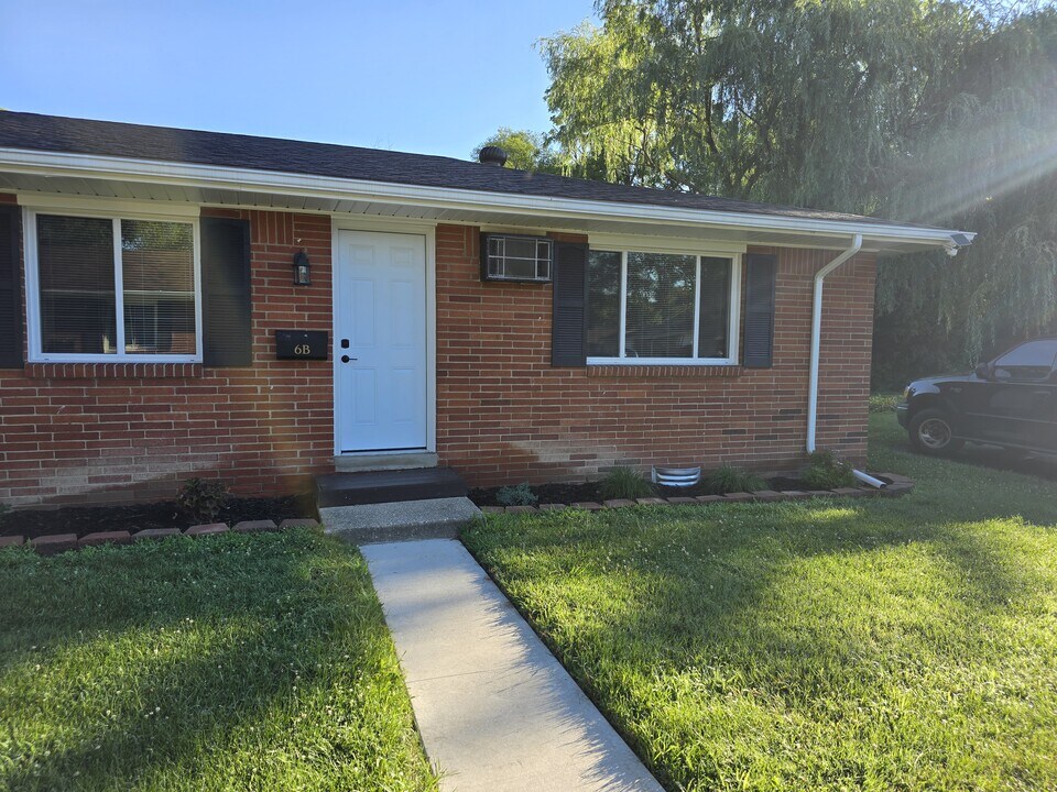 5856 Acres Rd, Unit 6B in Sylvania, OH - Building Photo