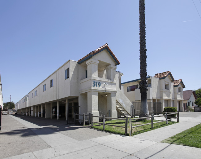 Twin Palms in Santa Maria, CA - Building Photo - Building Photo