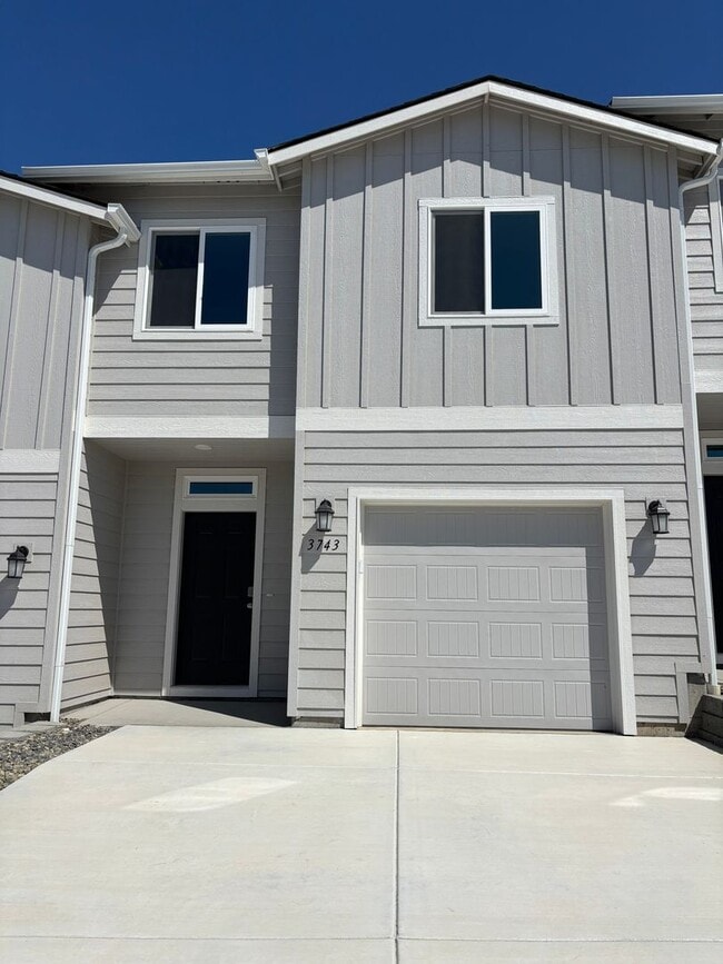 property at 3743 S Roosevelt Pl