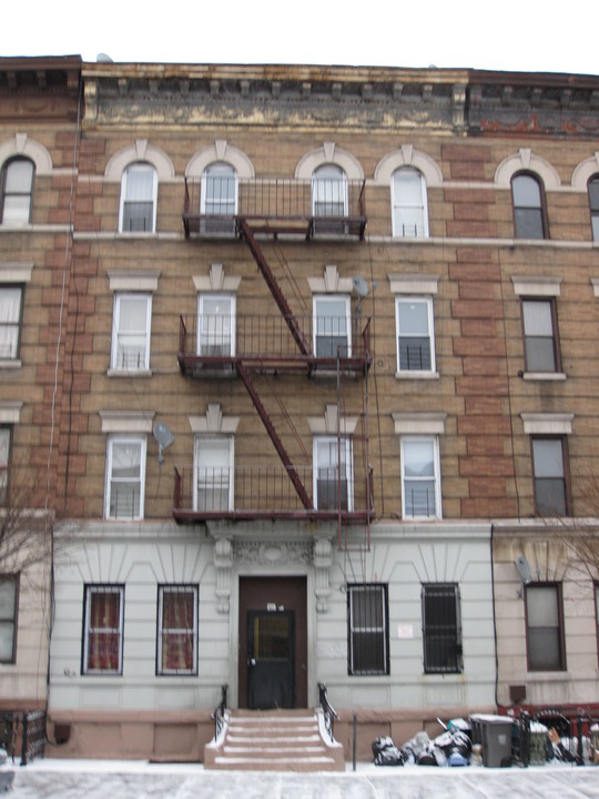 321 Malcolm X Blvd in Brooklyn, NY - Foto de edificio