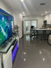 5715 Cinnamon Dr in West Palm Beach, FL - Building Photo - Building Photo