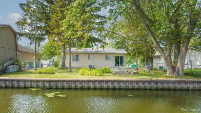 35381 Dern Dr in Rockwood, MI - Foto de edificio - Building Photo