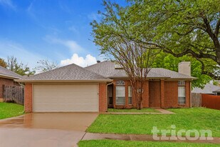 31 Vermont Ave in Midlothian, TX - Building Photo