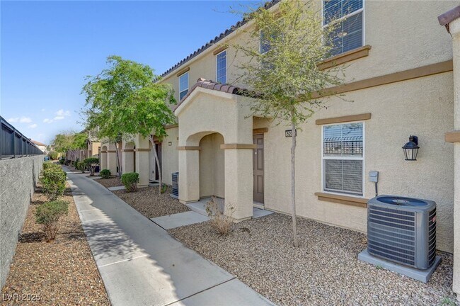 5208 Steep Cliffs Ave in Las Vegas, NV - Building Photo - Building Photo